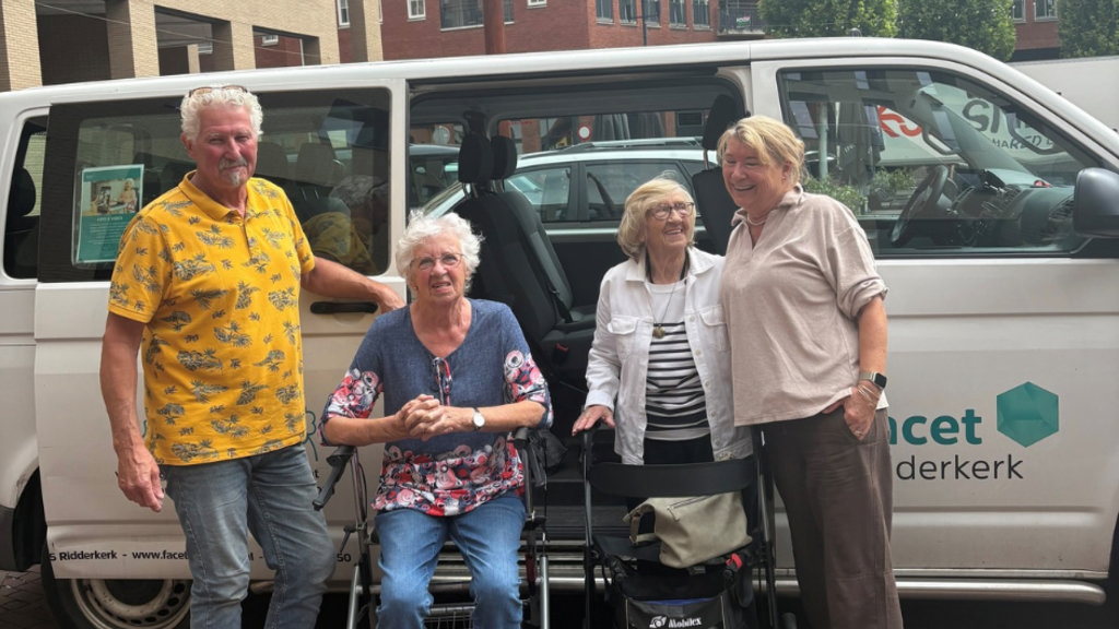 Boodschappenbus bezoekt de Bloemenjungle in Ridderkerk